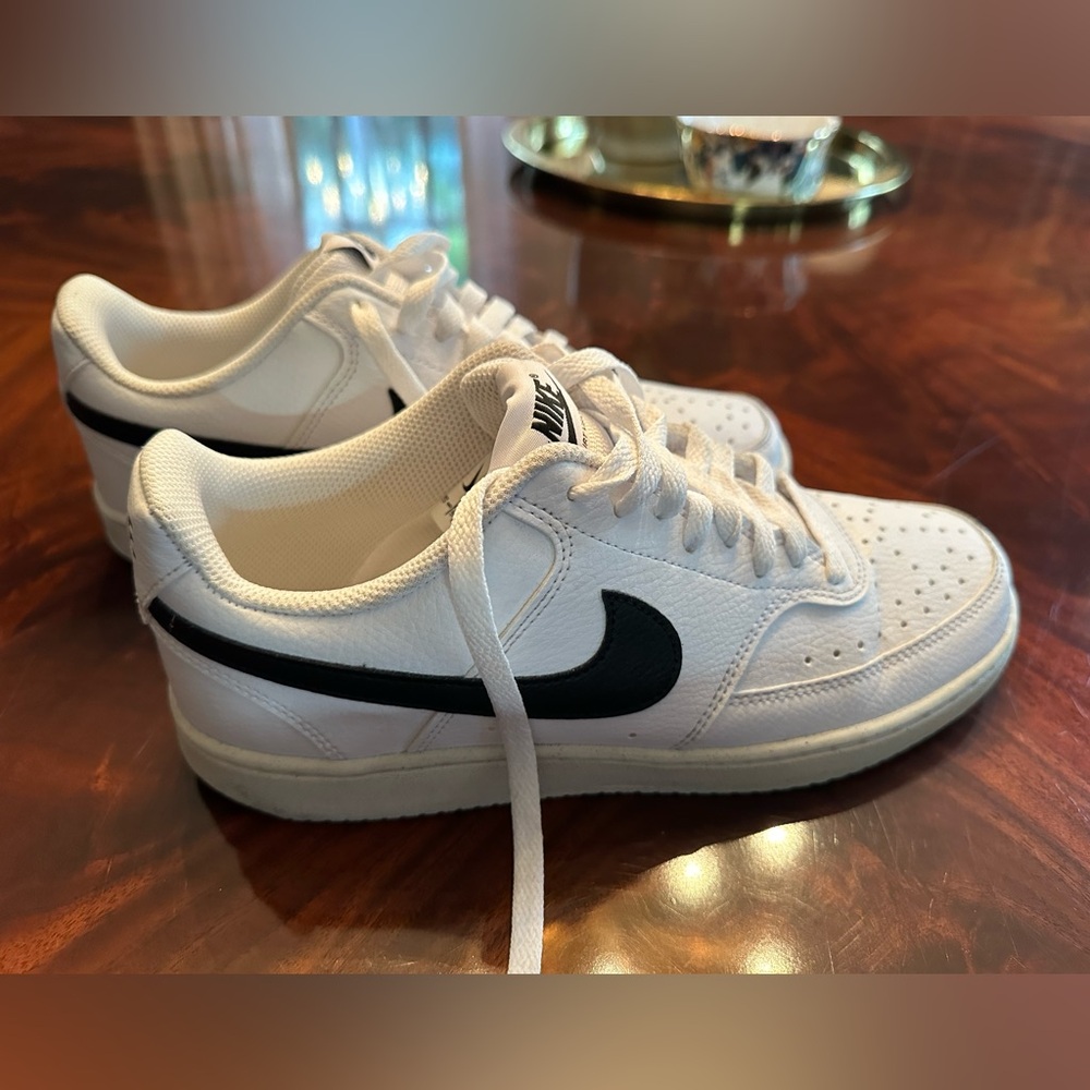 Nike Court Vision Low - White & Navy 8 Men’s Gently Used